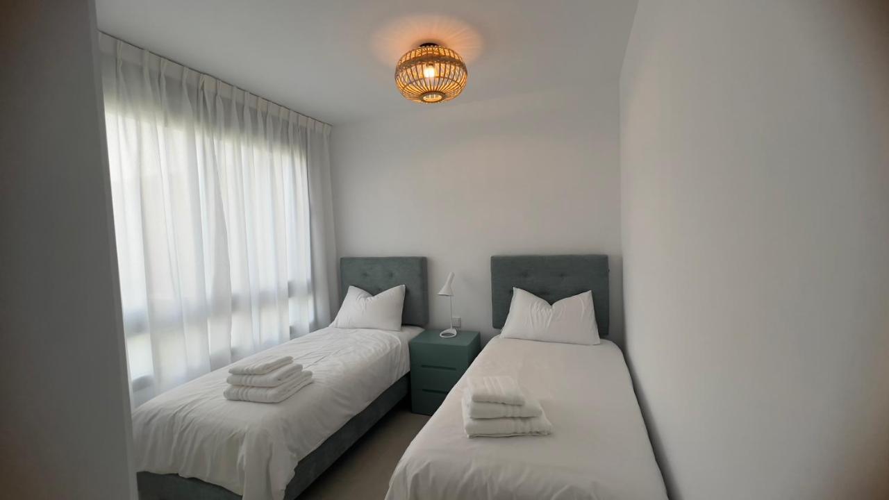 Apartamento New Spacious 4 Bedrooms In 10 Min Walk To The Estepona