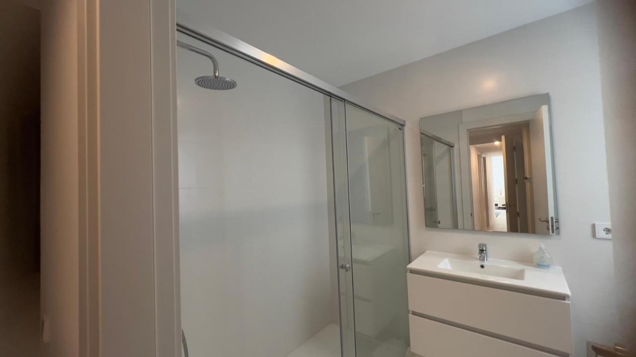 Apartamento New Spacious 4 Bedrooms In 10 Min Walk To The