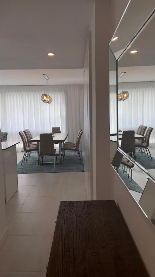 New Spacious 4 Bedrooms In 10 Min Walk To The Estepona