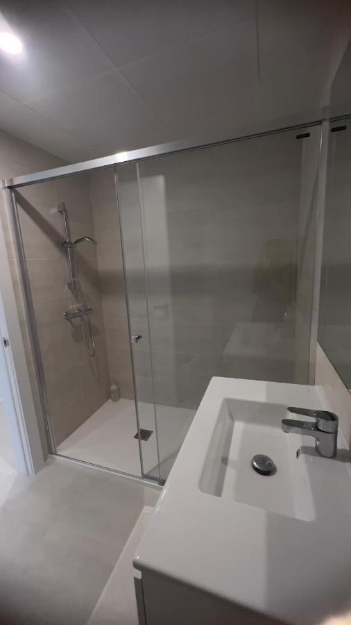 New Spacious 4 Bedrooms In 10 Min Walk To The Apartamento *