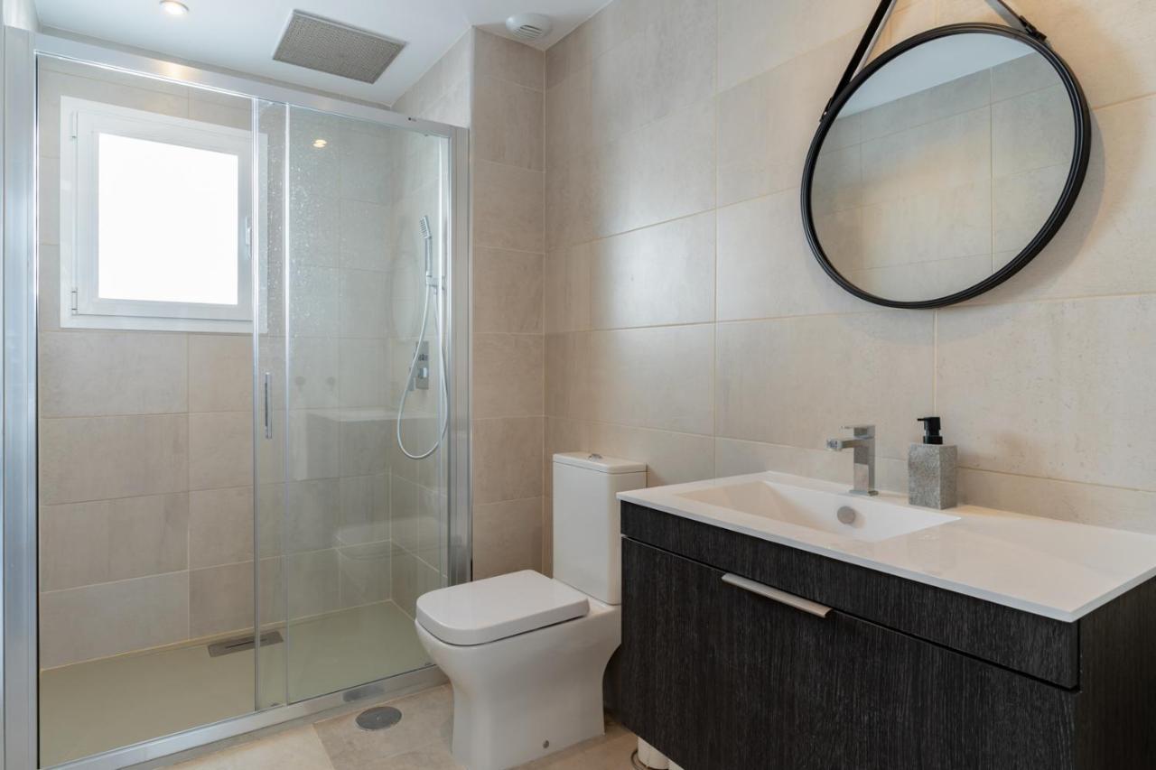 With Big Roof Terrace Apartment