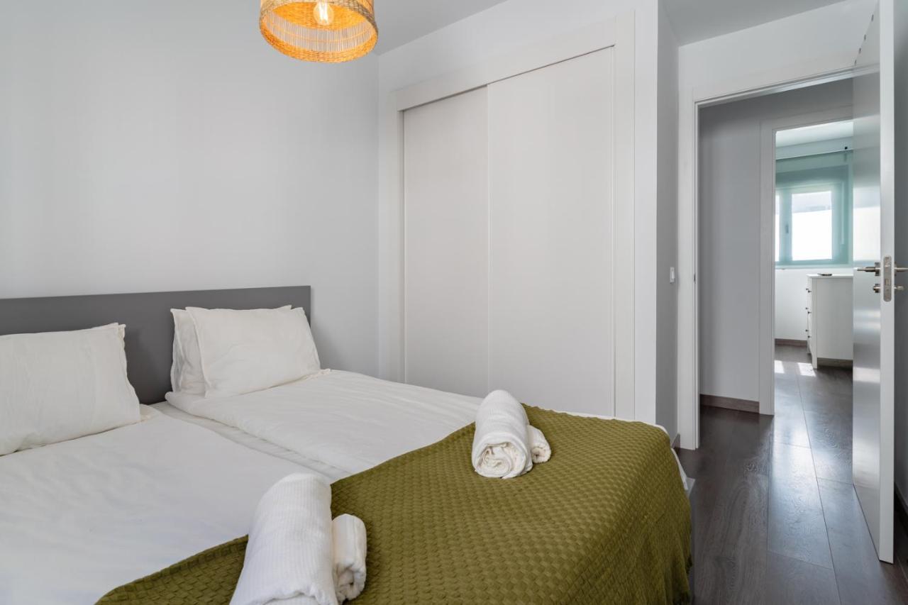 With Big Roof Terrace Apartment