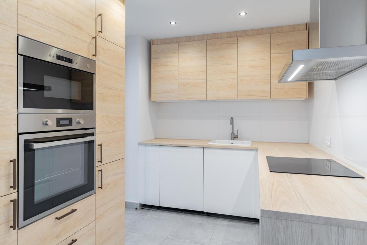 With Big Roof Terrace Apartment