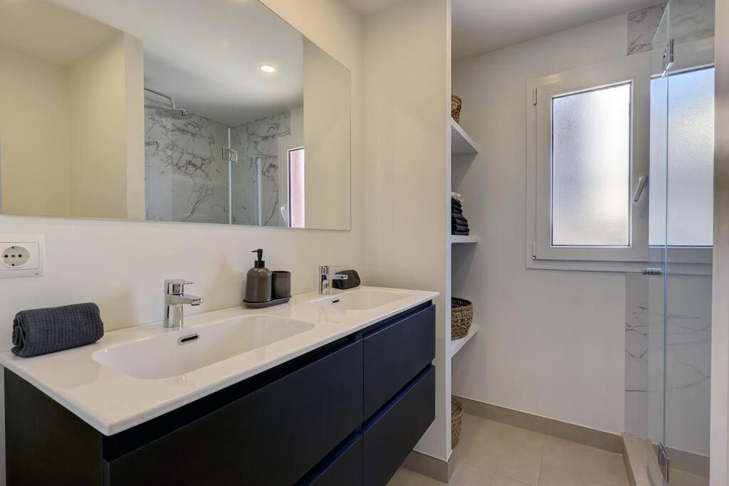 Apartment Cadiz - Gerenoveerd Met Groot Balkon & Zeezicht Estepona
