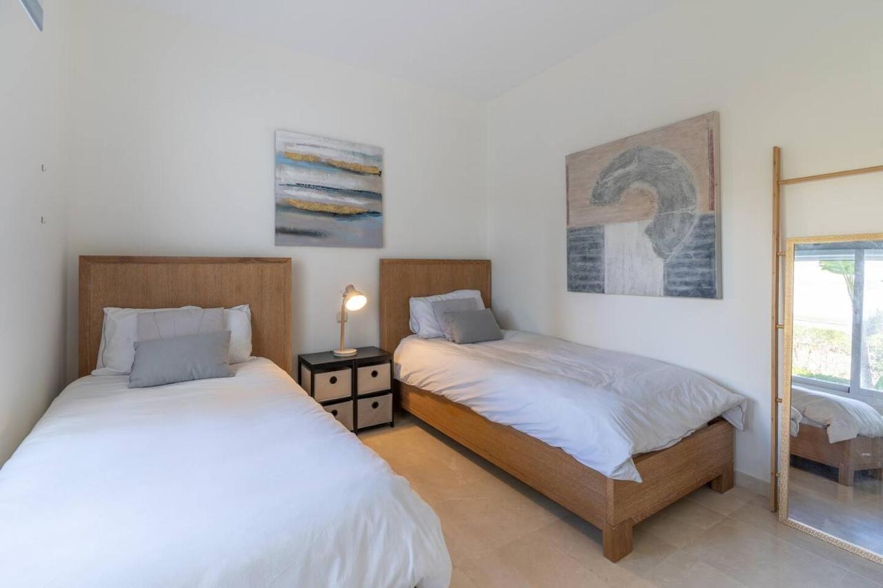Ar16 Alcazaba Lagoon Apartment Estepona