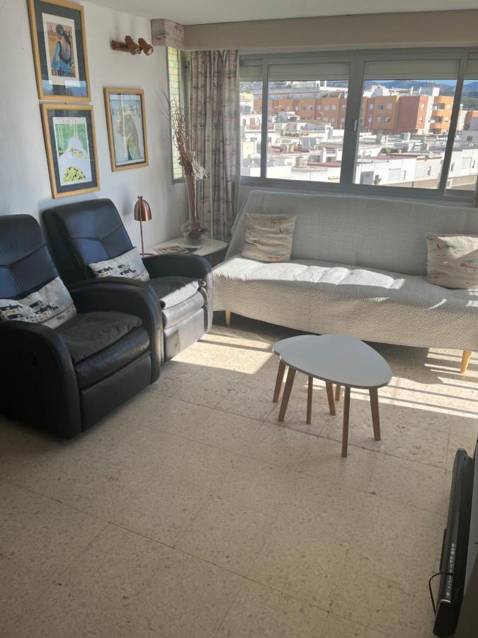 Large Three Bedroom Panoramic Sea Views *
