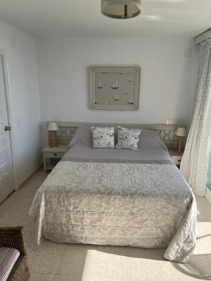 Large Three Bedroom Panoramic Sea Views
