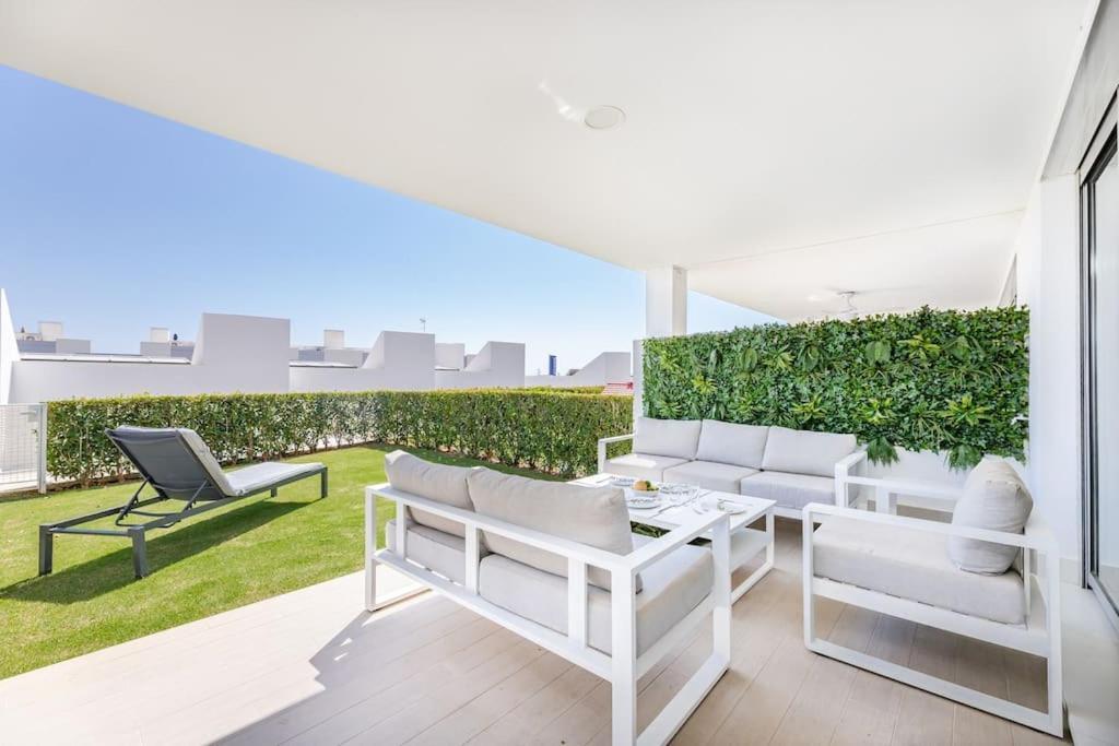 Stunning 2 Bedroom Ground Floor Le Mirage Rdr339 Apartment