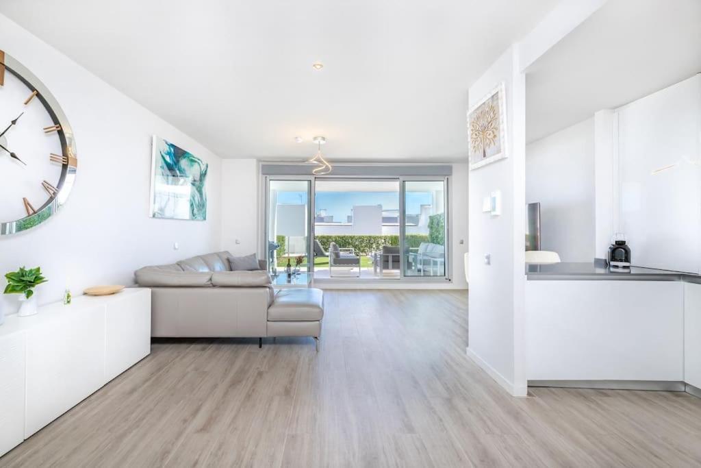 Stunning 2 Bedroom Ground Floor Le Mirage Rdr339