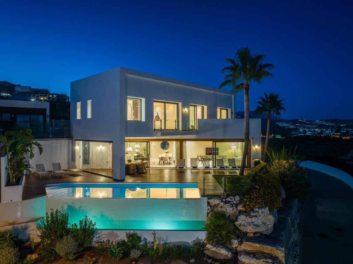 Paraiso: Luxury Sea View With Infinity Pool And Golf Villa