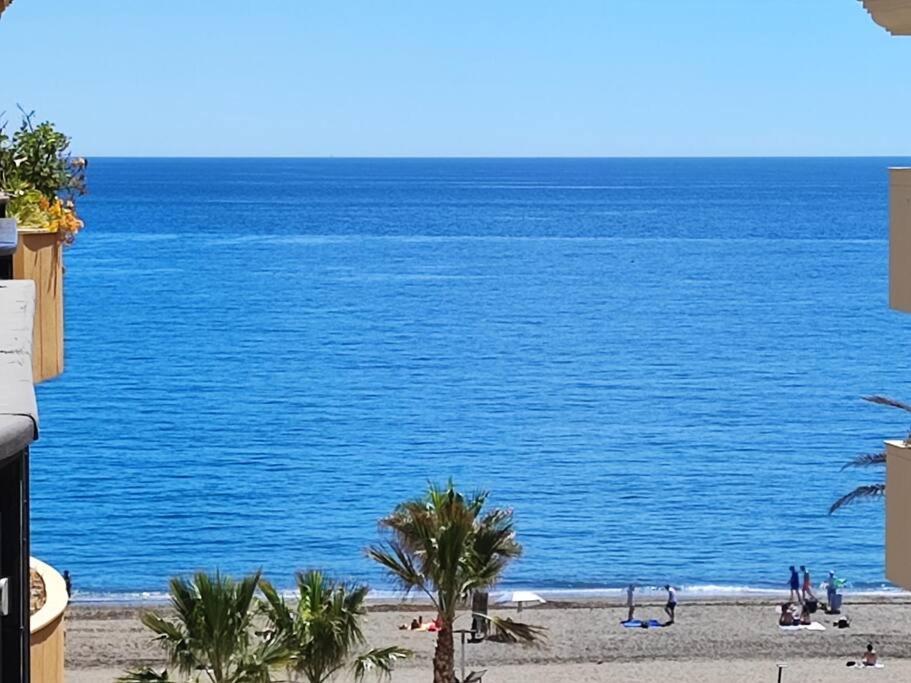 1st Line Of The Beach, La Rada Beach! Ac,wifi,terrace, Private Parking Estepona