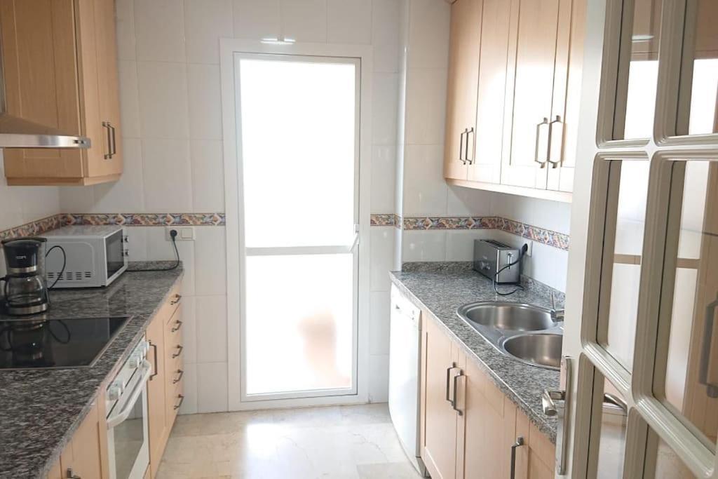 1st Line Of The Beach, La Rada Beach! Ac,wifi,terrace, Private Parking