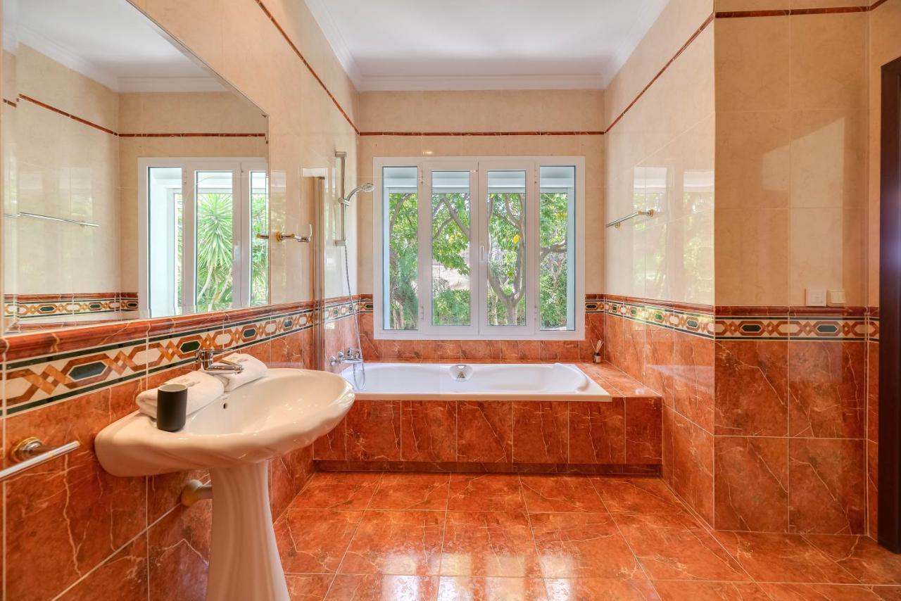 Vacation Marbella I Ballesteros, Near Golf Courses, Private Pool And Gigantic Garden Villa Estepona