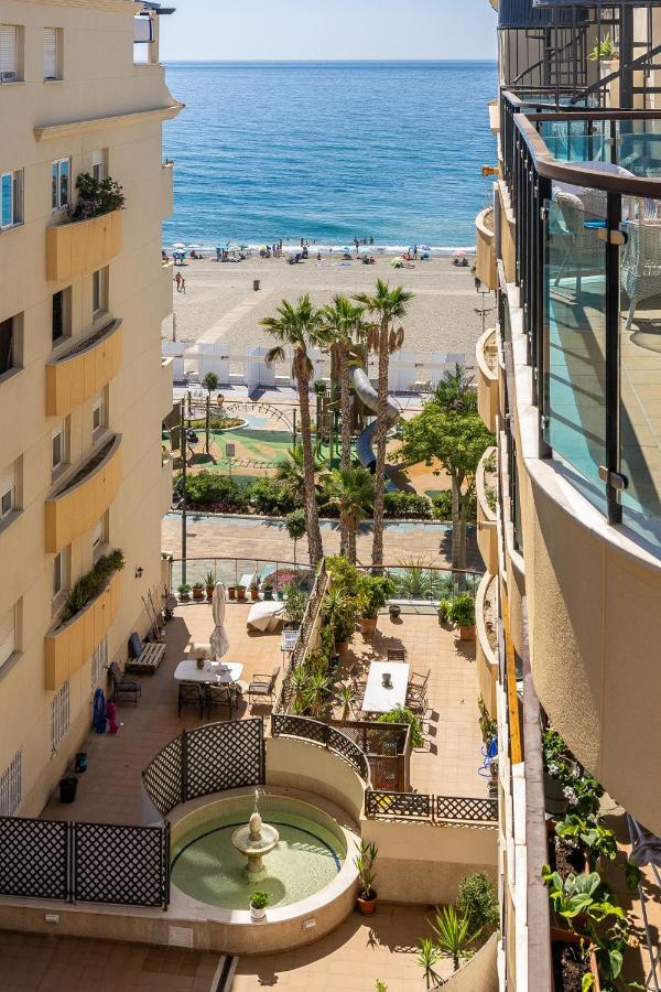 Cozy 2-bedroom Beachfront Retreat In Apartment
