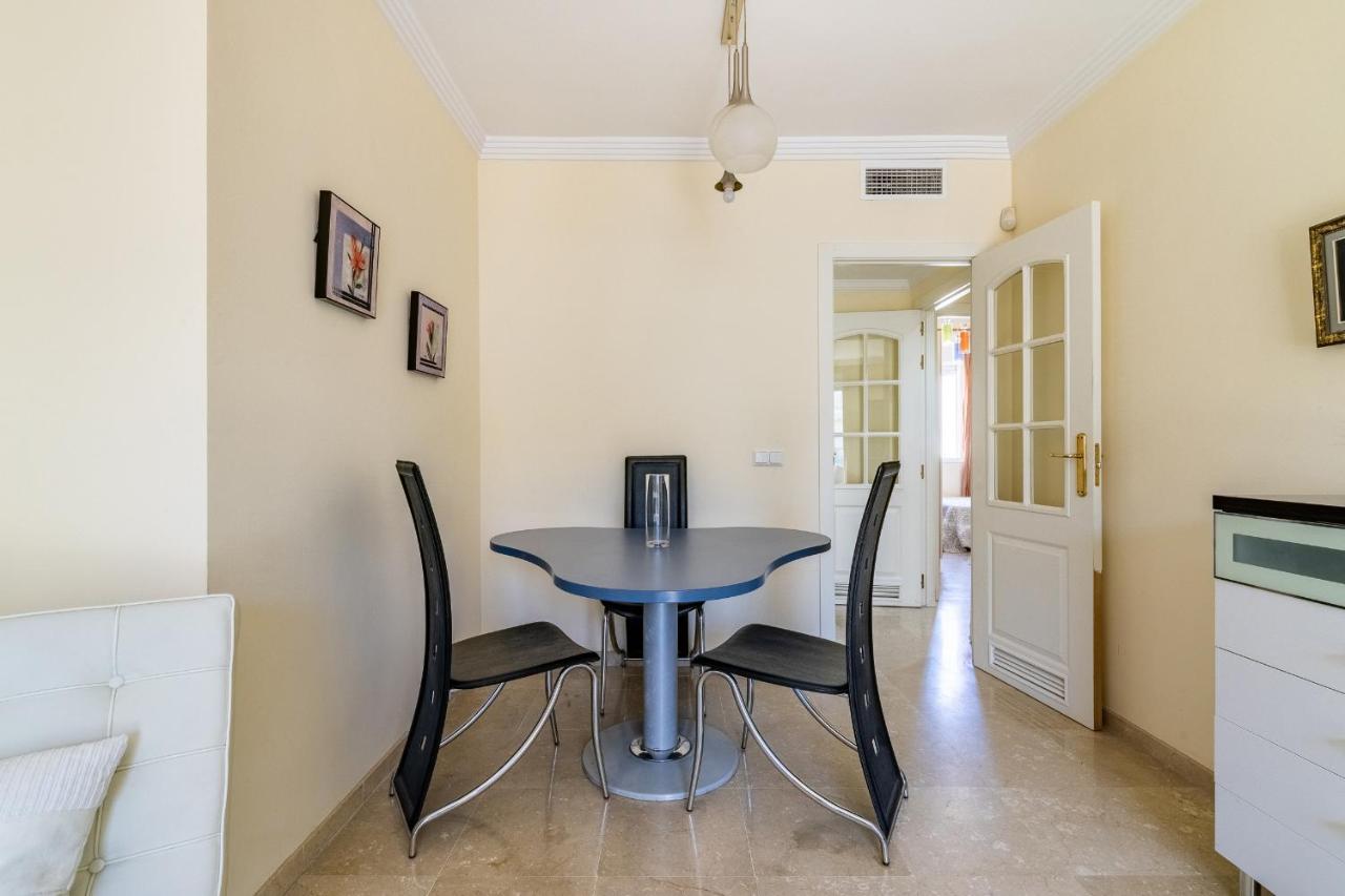 Apartment Cozy 2-bedroom Beachfront Retreat In