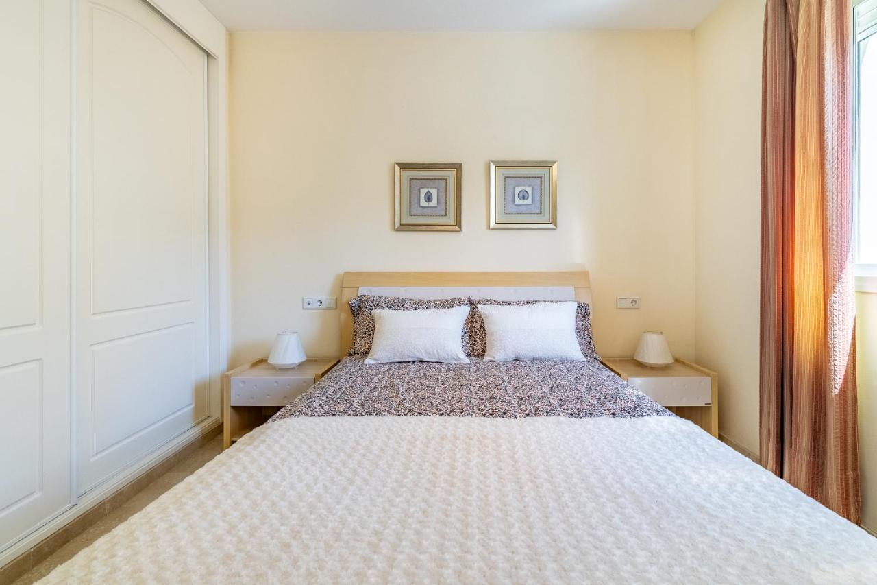 Cozy 2-bedroom Beachfront Retreat In Apartment Estepona