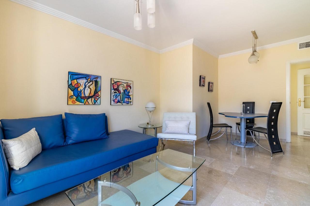Cozy 2-bedroom Beachfront Retreat In Apartment *