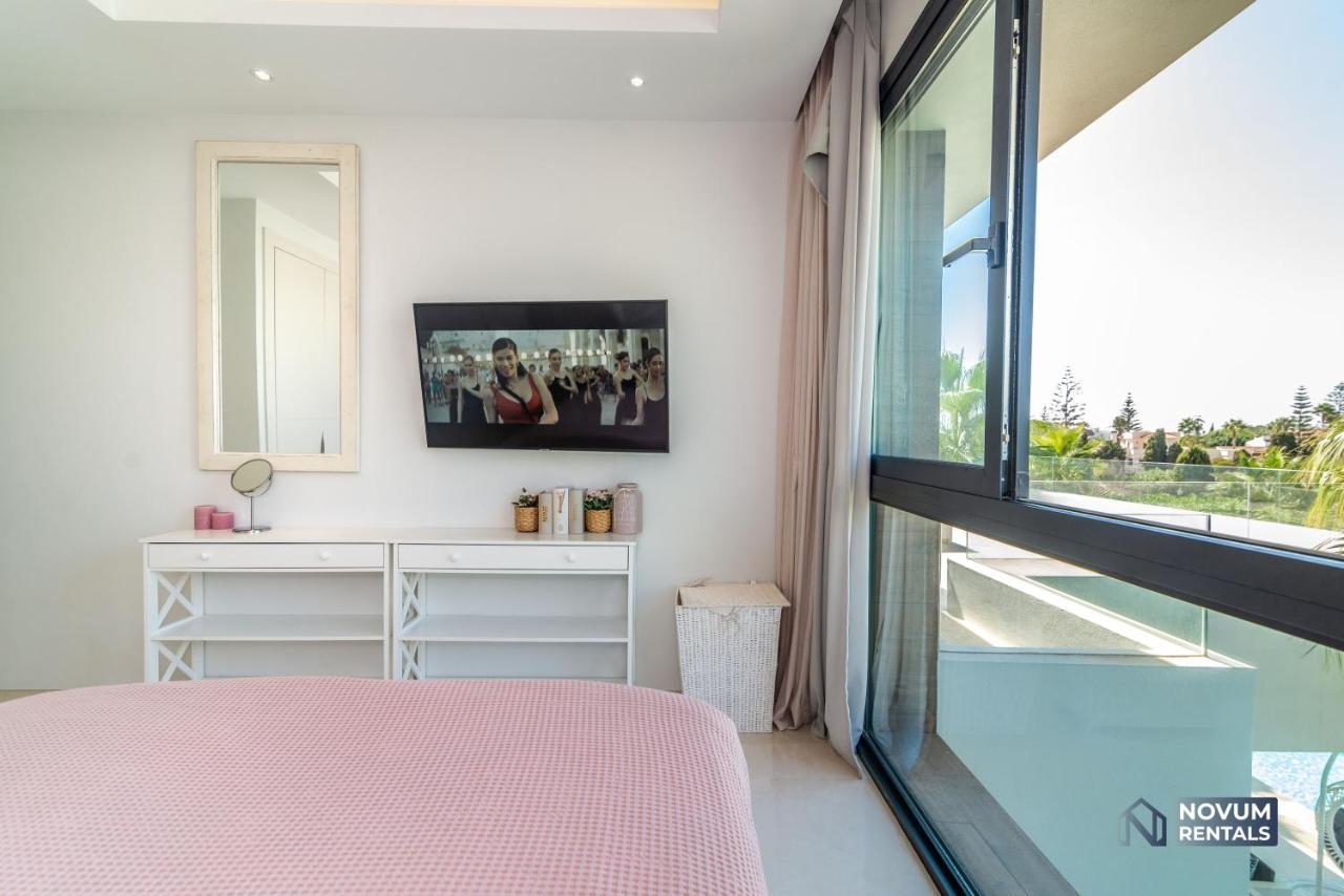 Remarkable 5-bdrm - Heated Pool & Gym Villa Estepona
