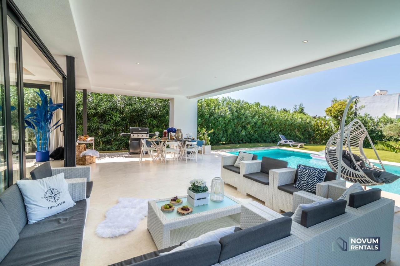 Remarkable 5-bdrm - Heated Pool & Gym Villa *