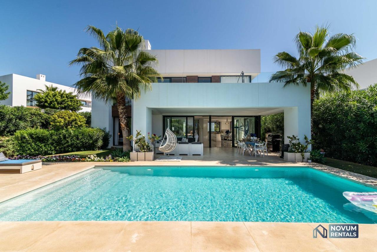 Remarkable 5-bdrm - Heated Pool & Gym * Estepona