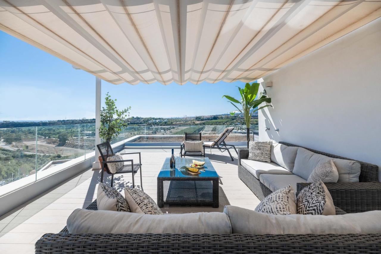 Unique 3-bdrm Townhouse, Stunning View, Pool & Bbq Apartment Estepona