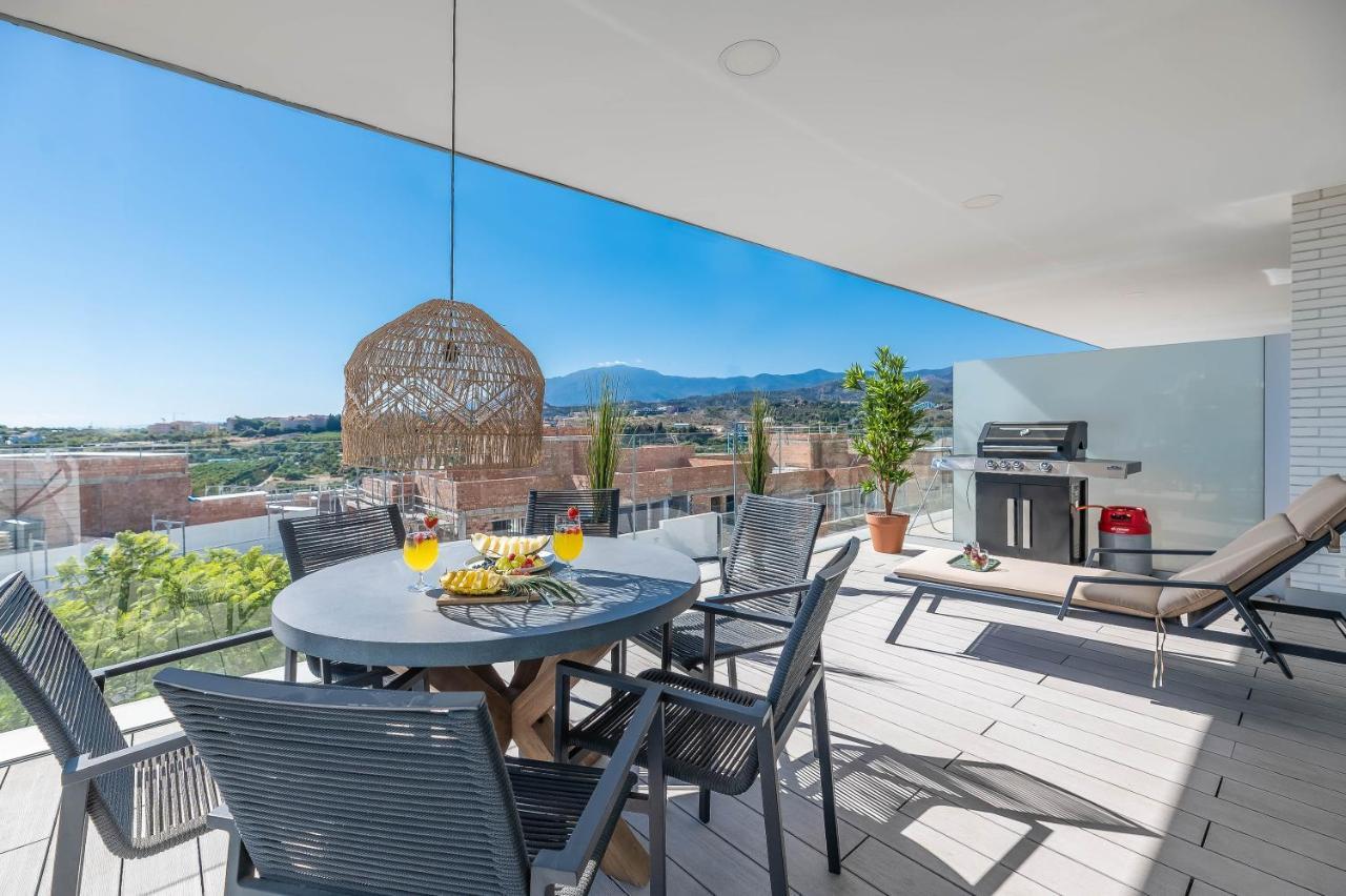 Unique 3-bdrm Townhouse, Stunning View, Pool & Bbq Apartment Estepona