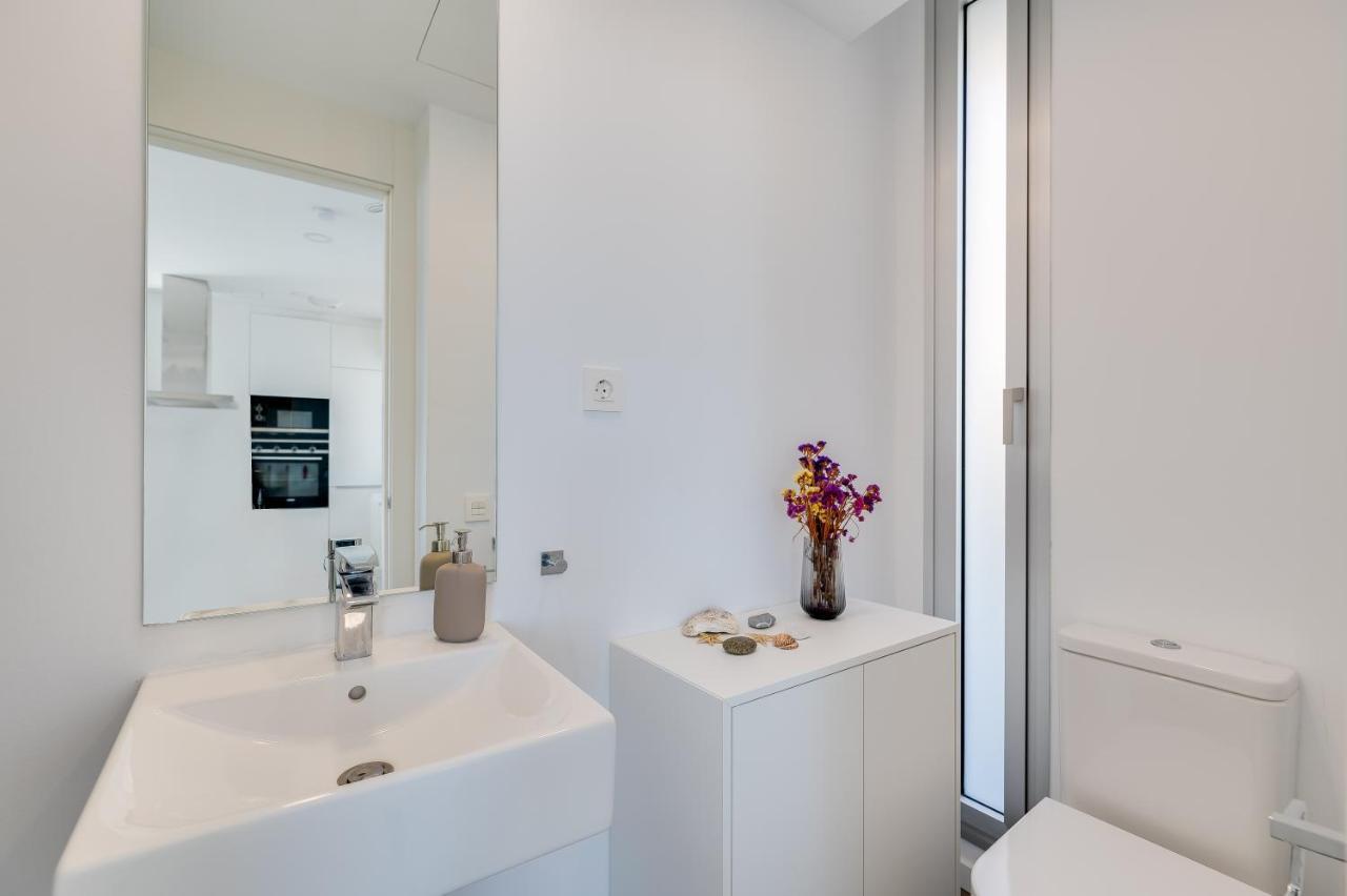 Unique 3-bdrm Townhouse, Stunning View, Pool & Bbq Apartment *