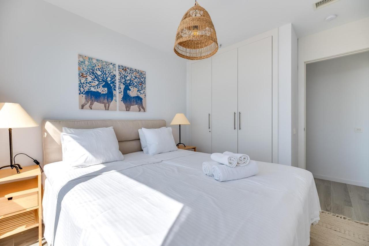 Unique 3-bdrm Townhouse, Stunning View, Pool & Bbq *