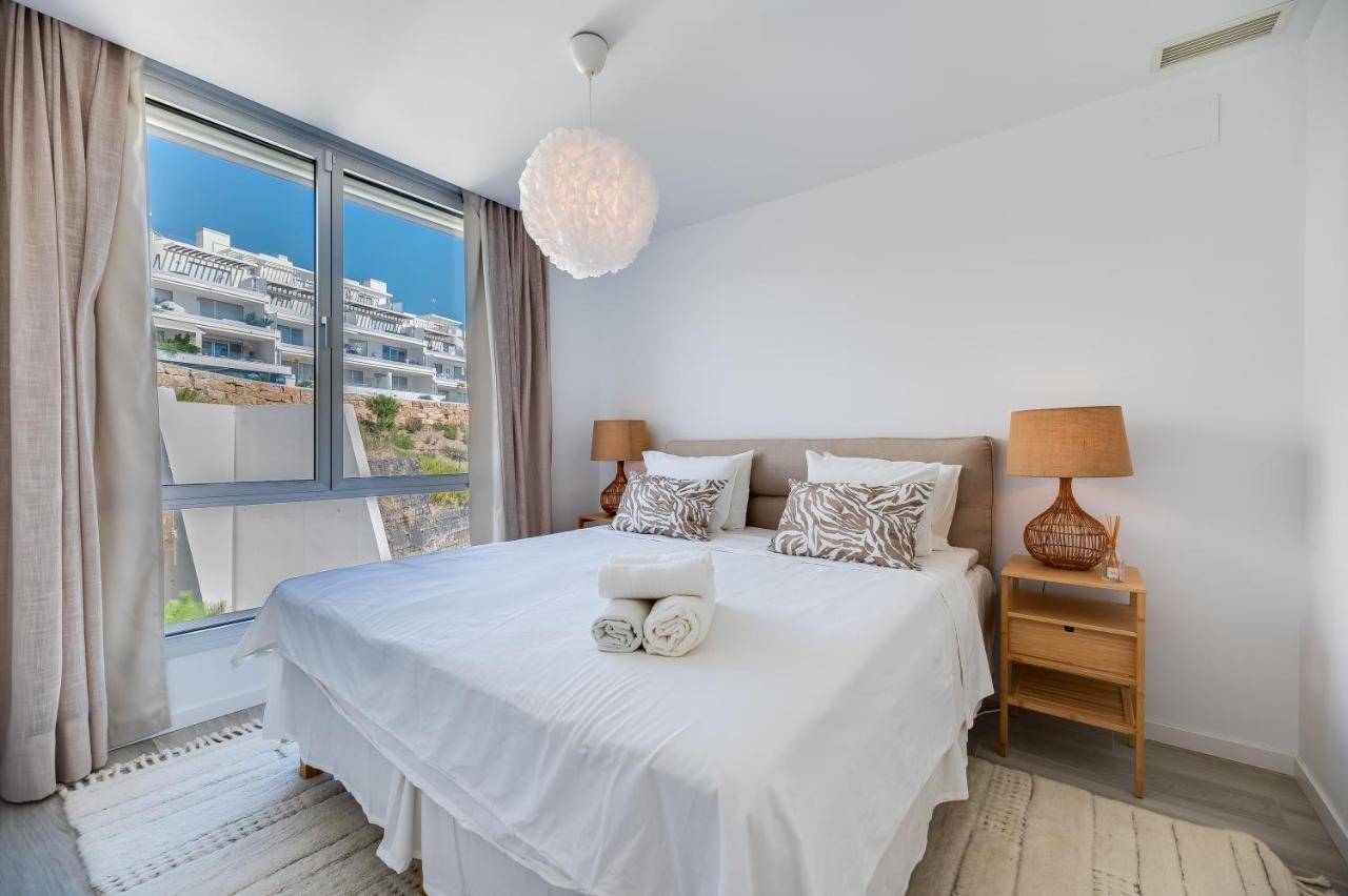 Unique 3-bdrm Townhouse, Stunning View, Pool & Bbq