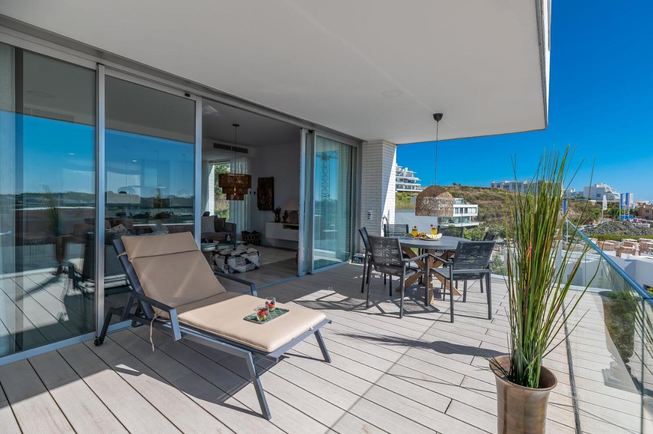 Unique 3-bdrm Townhouse, Stunning View, Pool & Bbq Apartment *