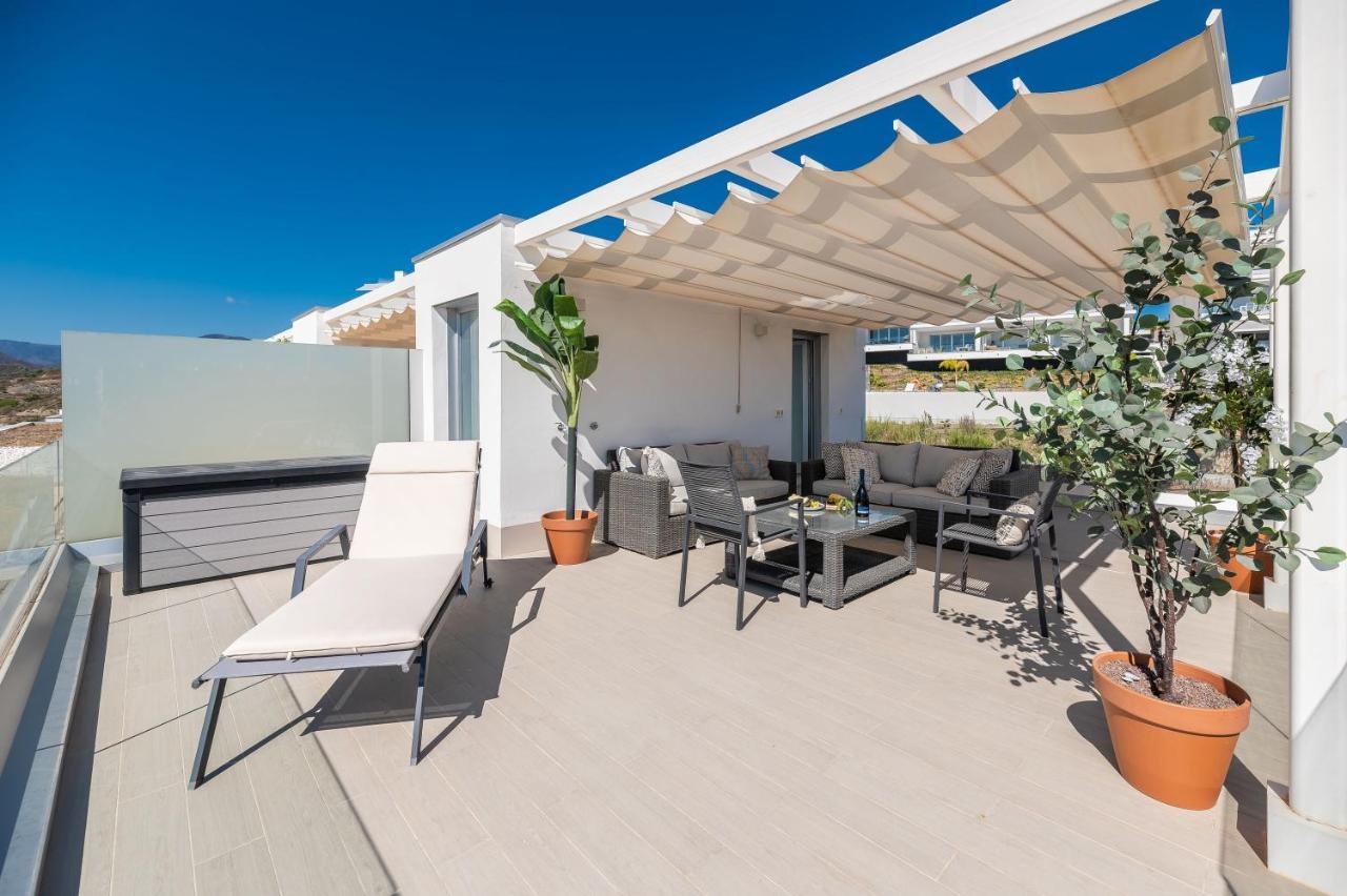 Unique 3-bdrm Townhouse, Stunning View, Pool & Bbq