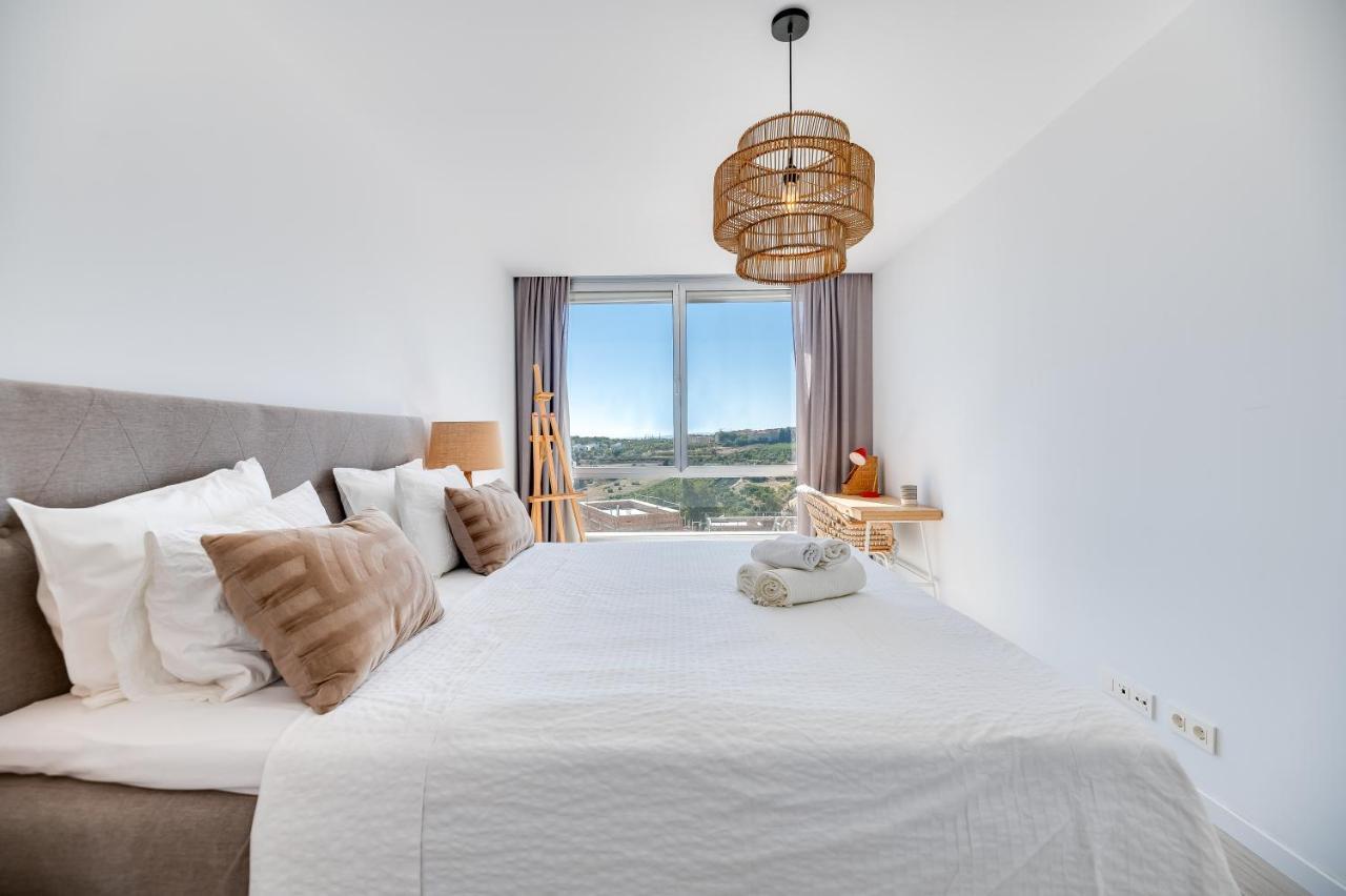Unique 3-bdrm Townhouse, Stunning View, Pool & Bbq