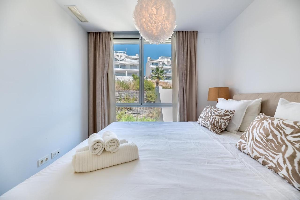 Unique 3-bdrm Townhouse, Stunning View, Pool & Bbq