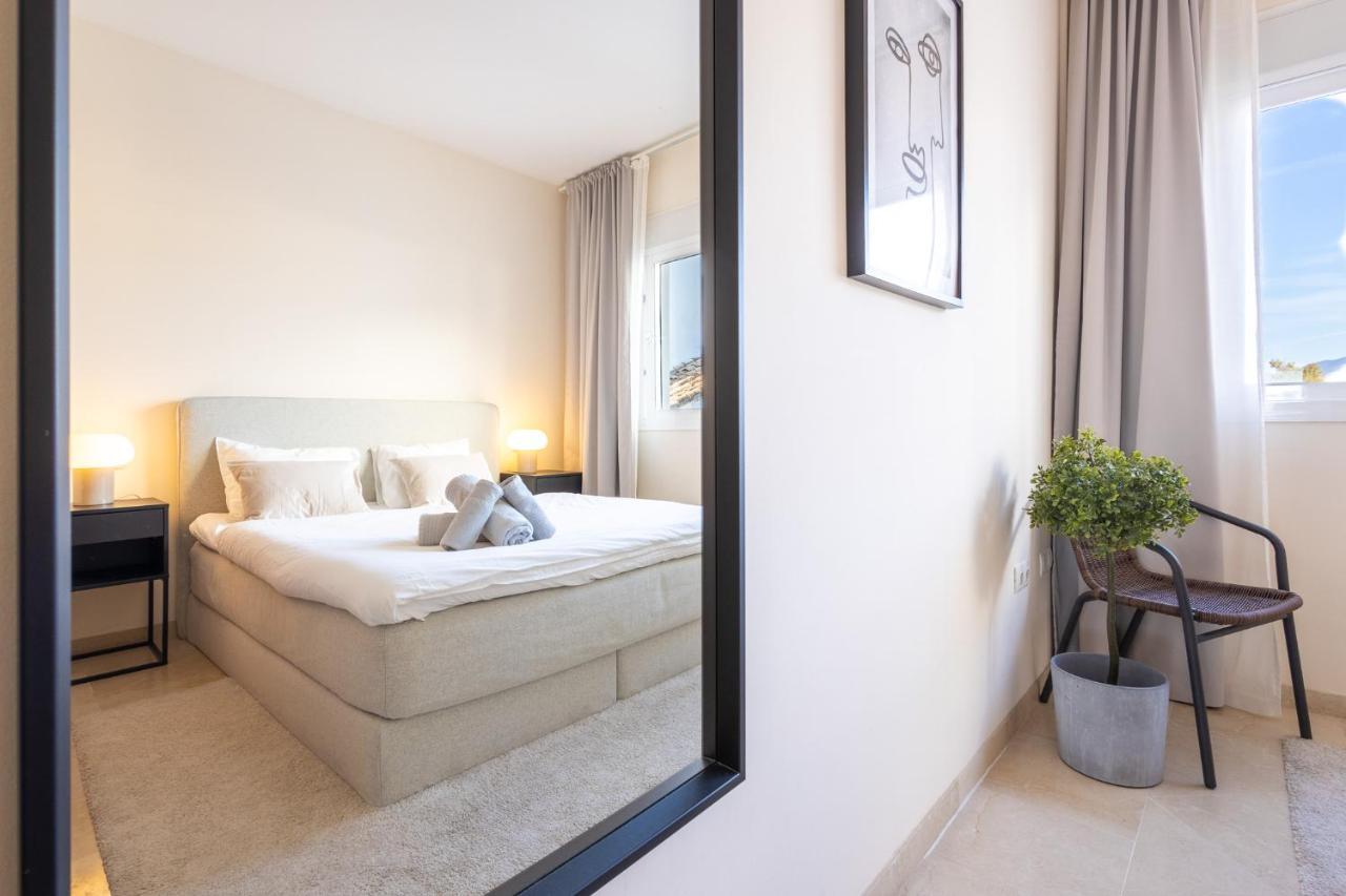 Floor Spacious With Sea Views In Costalita Estepona