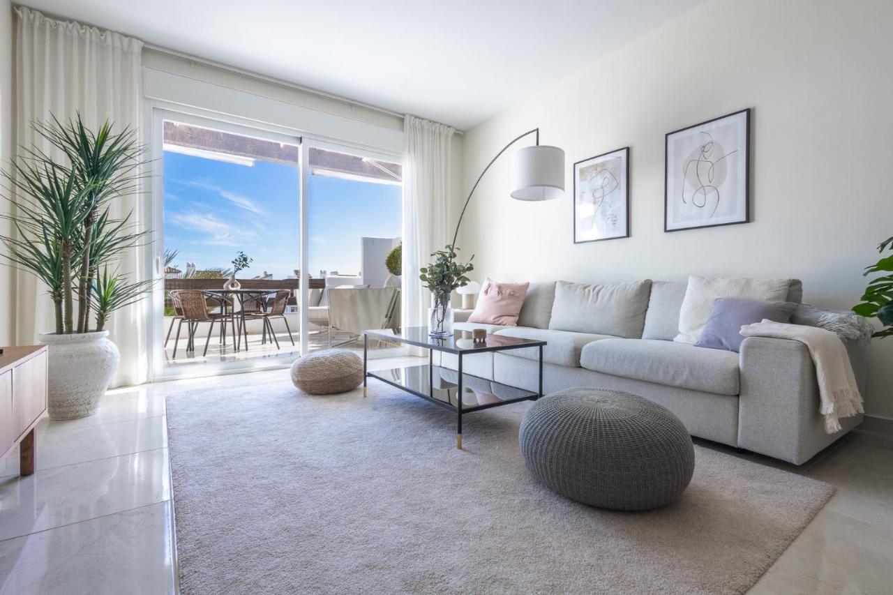 Floor Spacious With Sea Views In Costalita Apartment