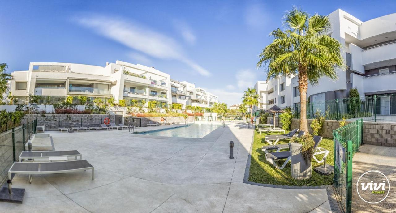 Vivi Homes - Sol Garden Pool, Terrace & Golf Apartment *