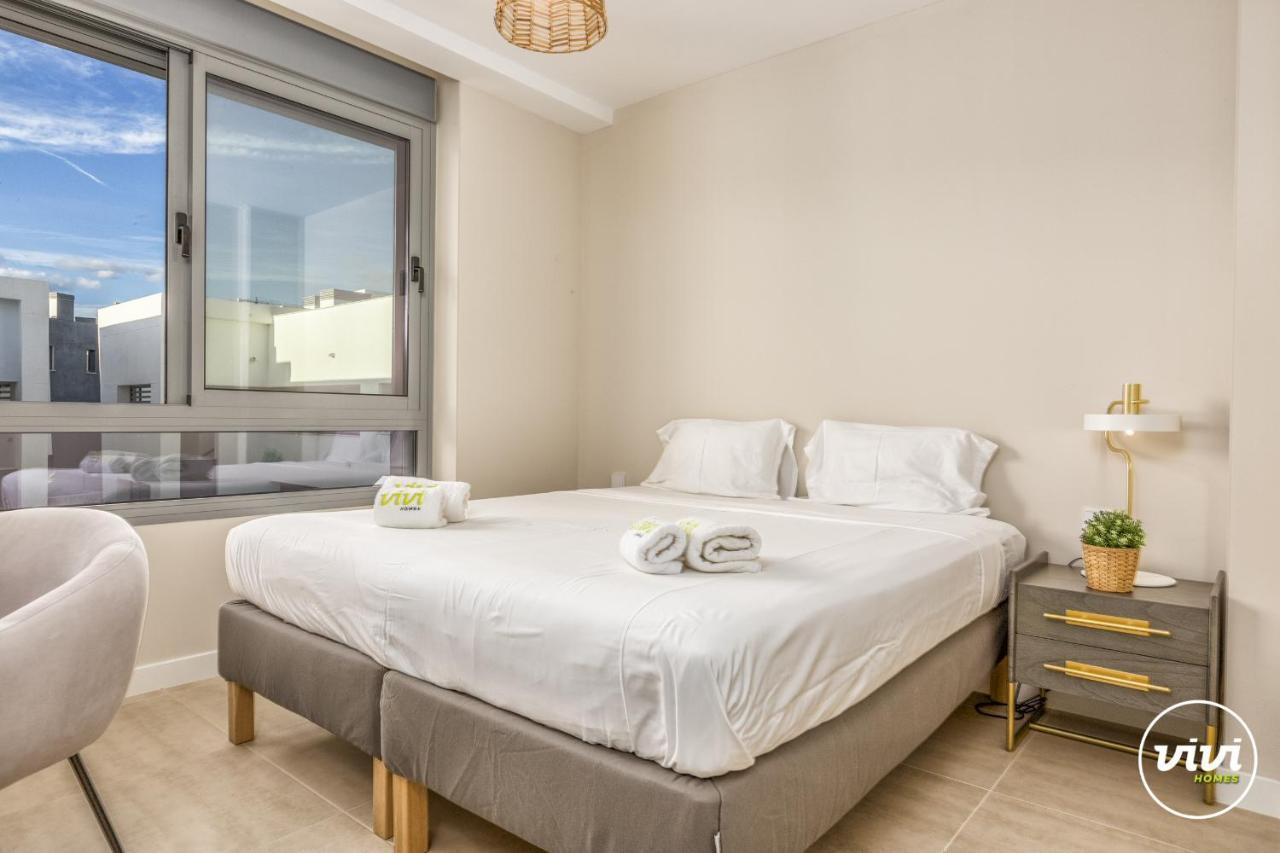 Vivi Homes - Sol Garden Pool, Terrace & Golf Apartment *