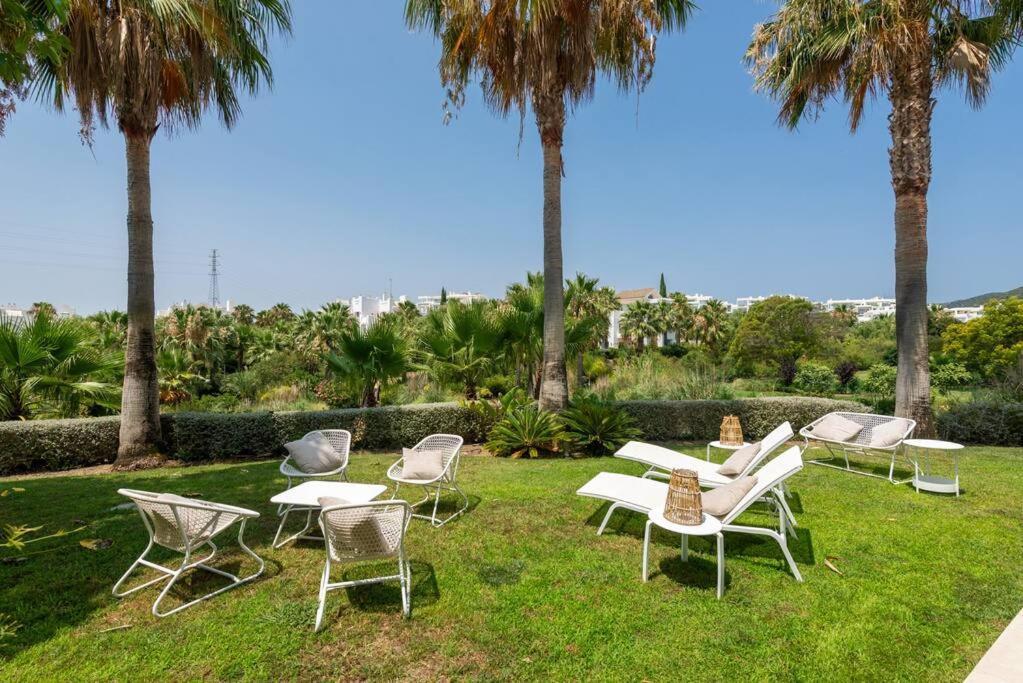 Modern In Alcazaba Lagoon