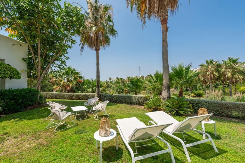 Modern In Alcazaba Lagoon Apartment