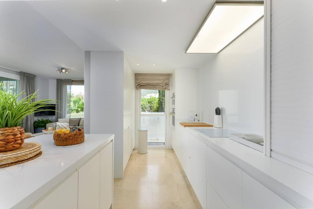 Modern In Alcazaba Lagoon Apartment