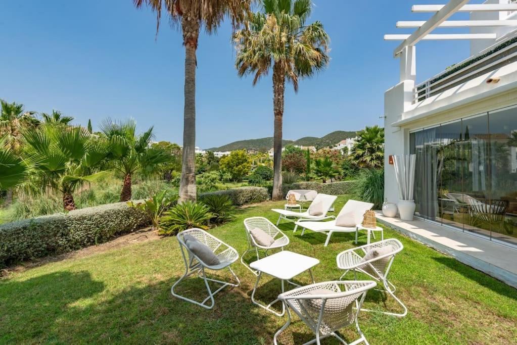 Modern In Alcazaba Lagoon Apartment
