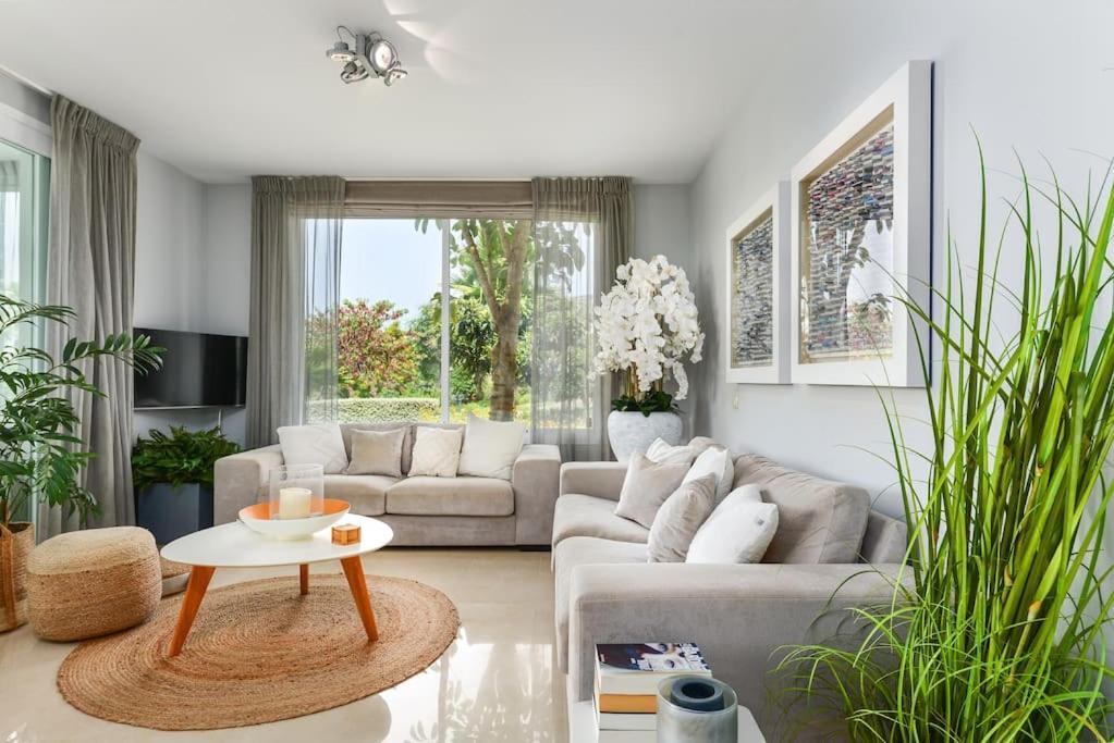 Modern In Alcazaba Lagoon Apartment *