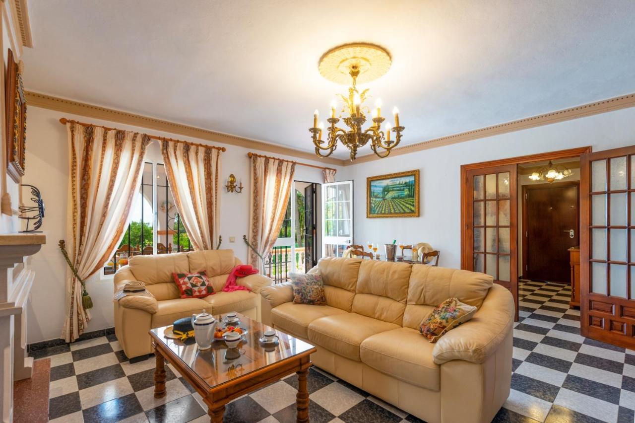 Rosa By Villa Estepona