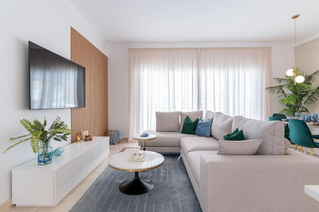 Stunning Apartment-7 People-6 Pools.402 * Estepona
