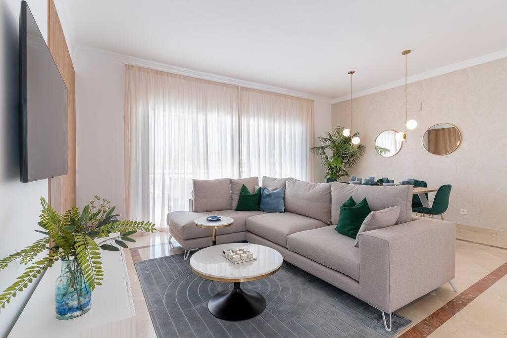 Stunning Apartment-7 People-6 Pools.402 * Estepona