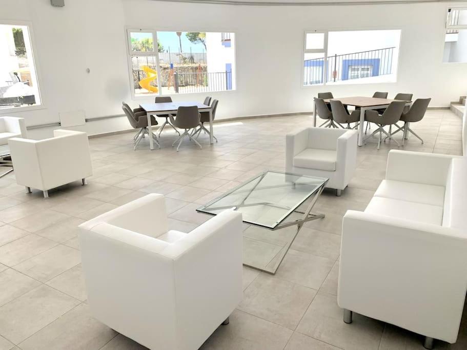 Stunning Apartment-7 People-6 Pools.402 Apartment Estepona