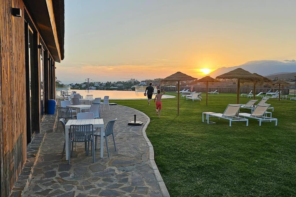 Stunning Apartment-7 People-6 Pools.402