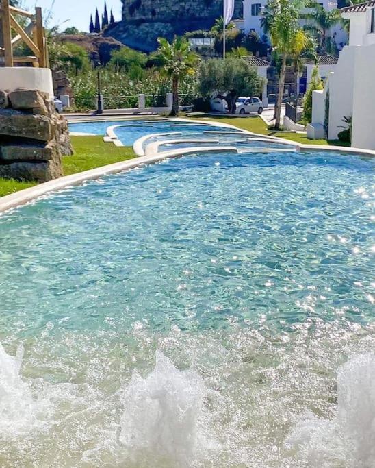 Apartment Stunning Apartment-7 People-6 Pools.402
