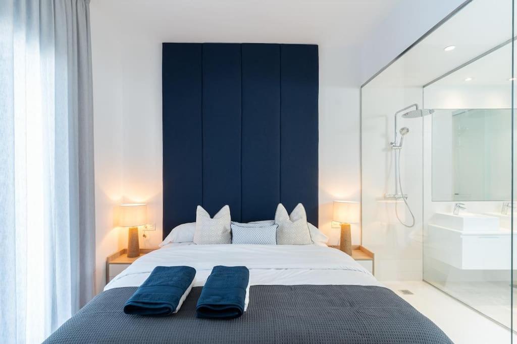 Stunning Apartment-7 People-6 Pools.402 Apartment