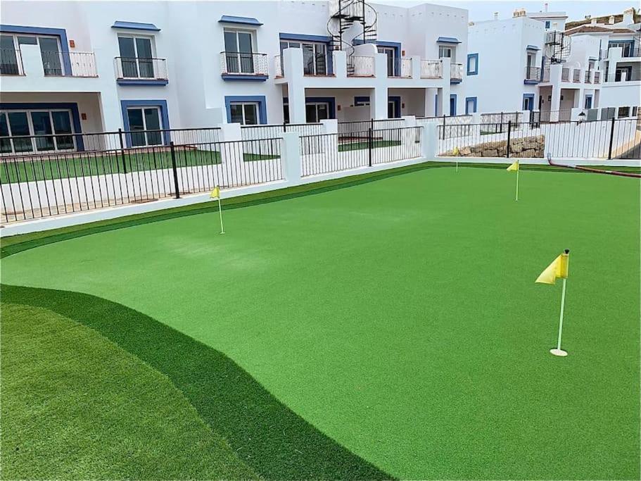 Stunning Apartment-7 People-6 Pools.402 *